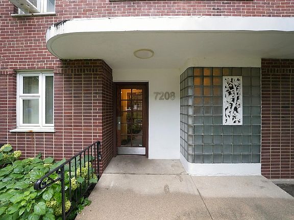 3rd image of 7208 Oak Ave APT 1SW