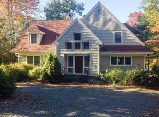 1469 Arrowhead Dr, Pocono Lake, PA 18347