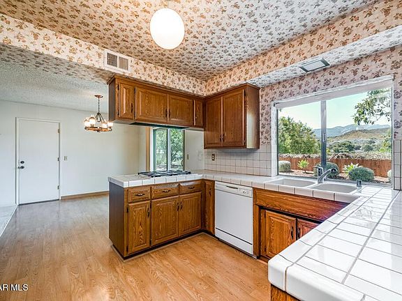 5th image of 161 Edgar Ct