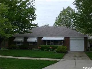 683 Birch Dr photo 1