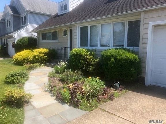 2nd image of 3570 Kenora Pl