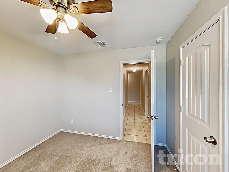 2511 Glen Hollow Dr — Photo 28