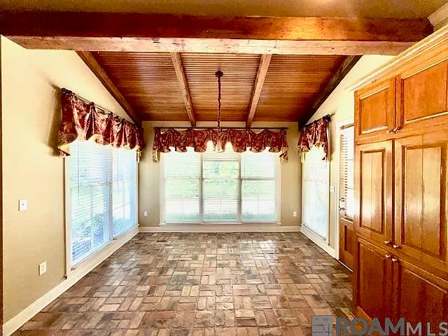 16756 Amberwood Dr — Photo 11