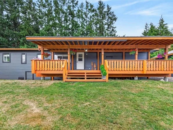 5975 Island Hwy N, Comox Valley, BC V9J 1L4