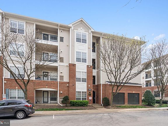 3rd image of 4860 Eisenhower Ave Unit 293