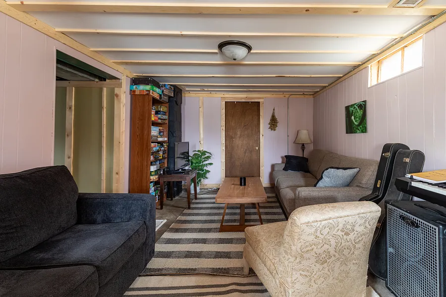 Living room - 917 N Fairview St #BASEMENT