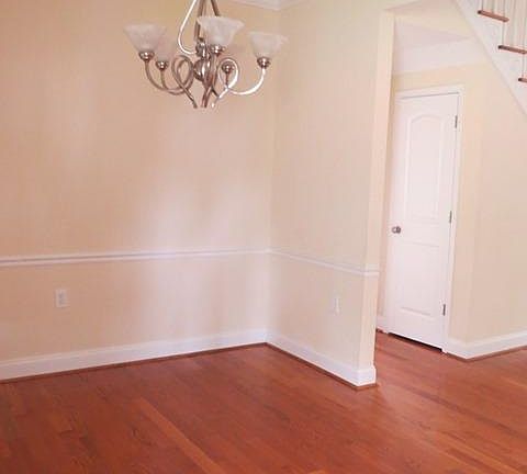 5th image of 3035 Pin Oaks Cir NE