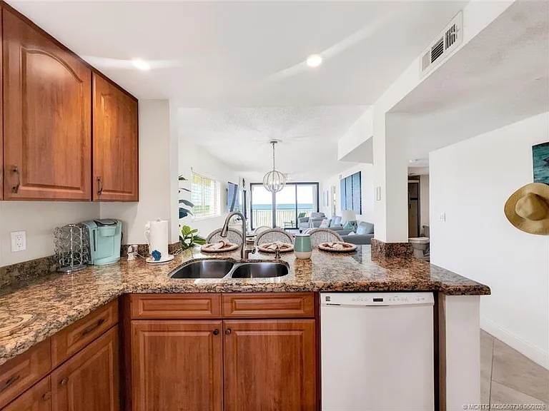10102 S Ocean Dr #401A — Photo 11