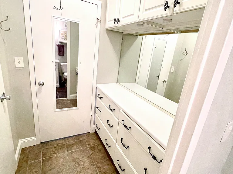 1520 Senate St #113 — Photo 11