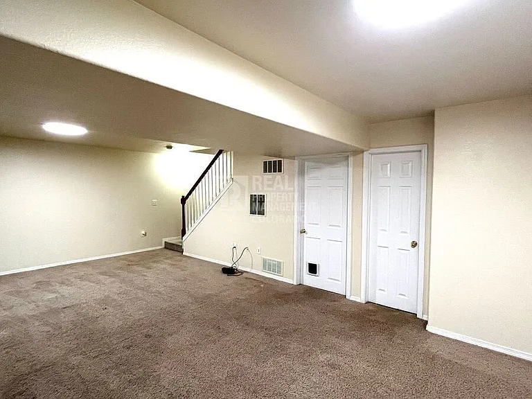 1067 Clogger Ln — Photo 23