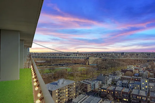 Sold by Modern Spaces | media 8