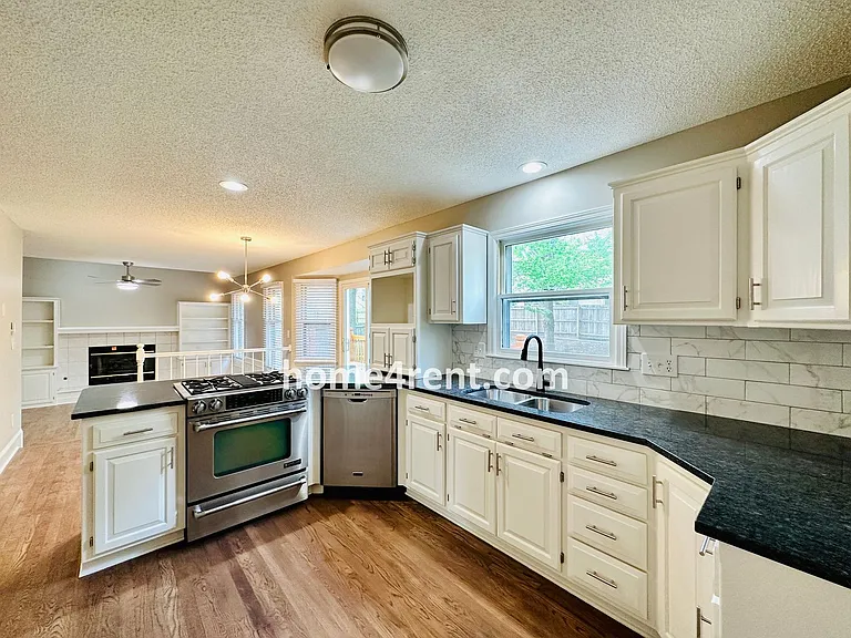 902 Sherman Pkwy — Photo 20
