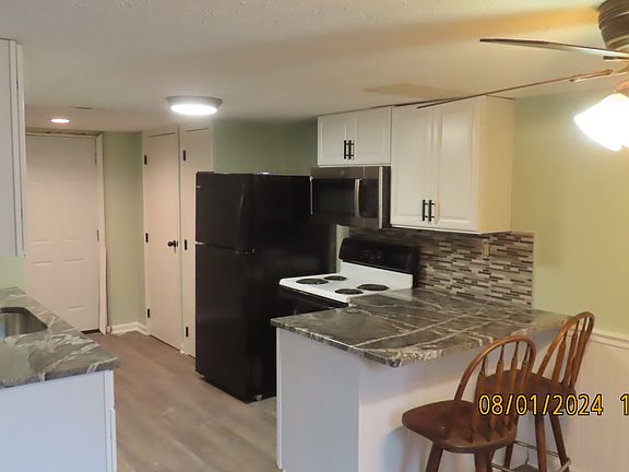 3rd image of 4237 Briarwood Dr APT 3