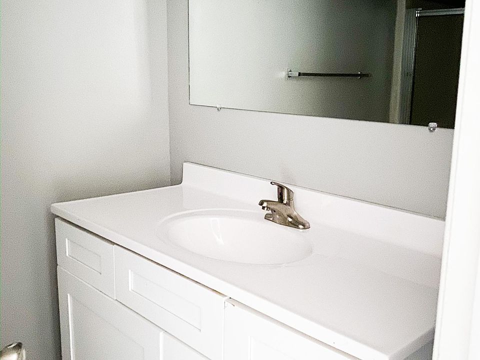 2nd image of 16300 W 9 Mile Rd APT 813B