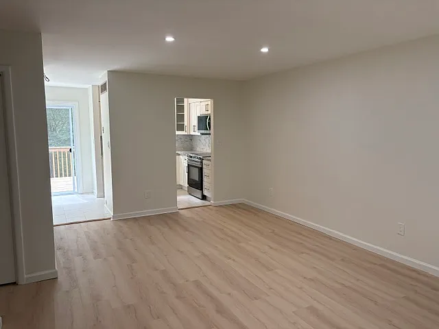 1247 Chateau Dr — Photo 10