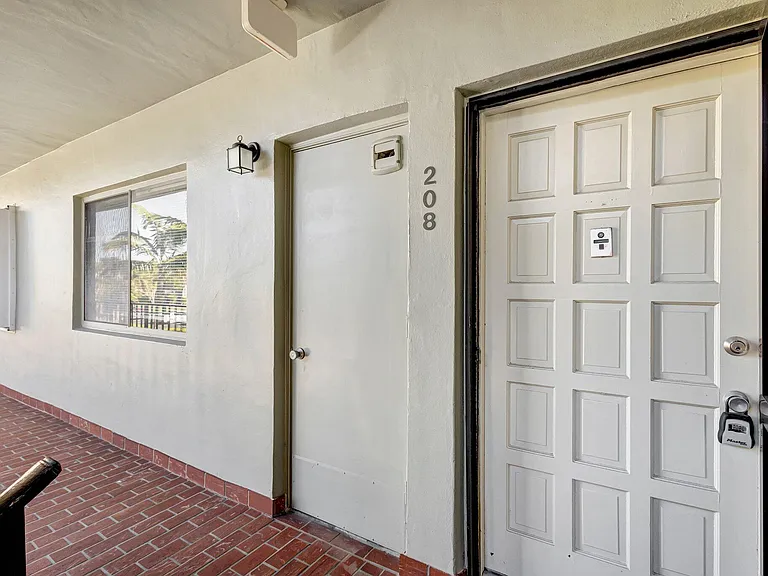 4090 Tivoli Ct #208 — Photo 19