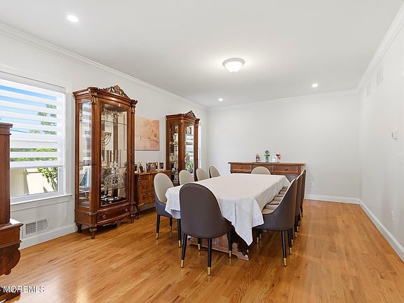 5th image of 123 N Zinfandel Road