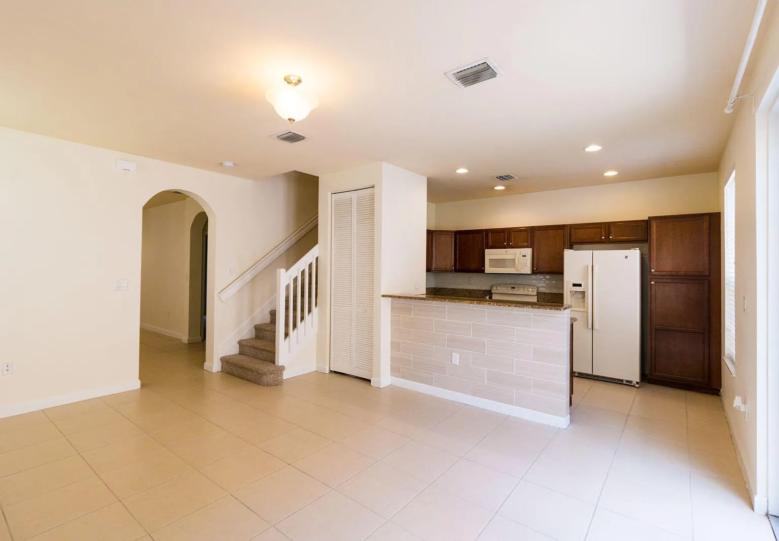 4 bed, 2312 sqft, $3,500 — Photo 4