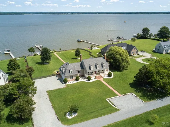 157 Clearview Ln, Dunnsville, VA 22454