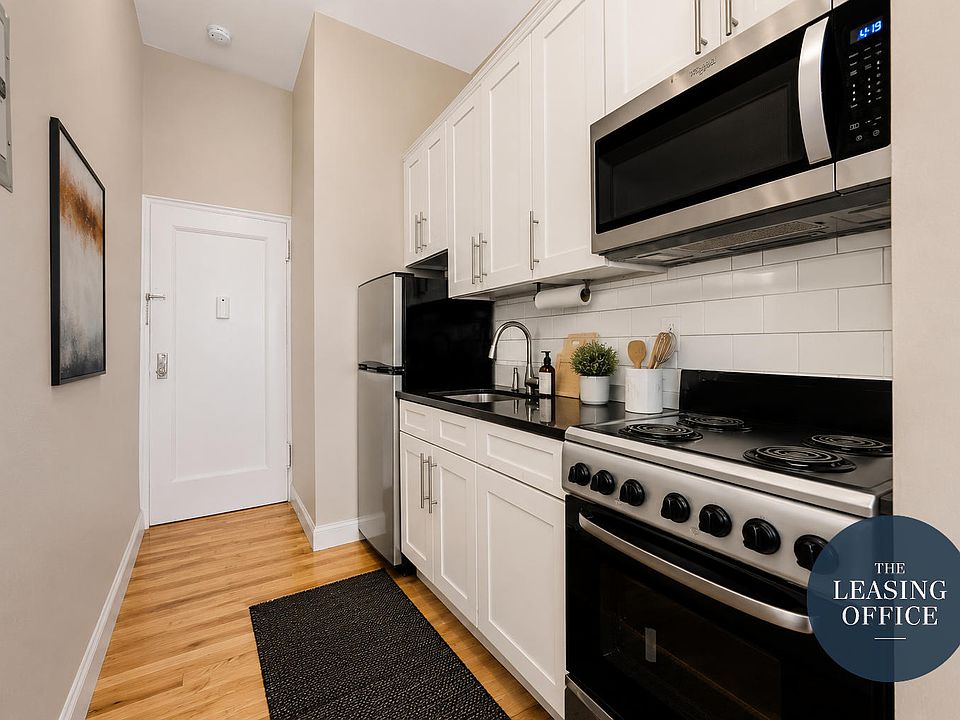 2nd image of 211 W 53rd St APT 3F