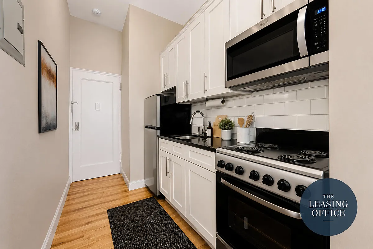 Building Photo - 211 W 53rd St #3F