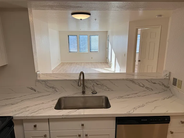 Portage Bay Apartments — Photo 7
