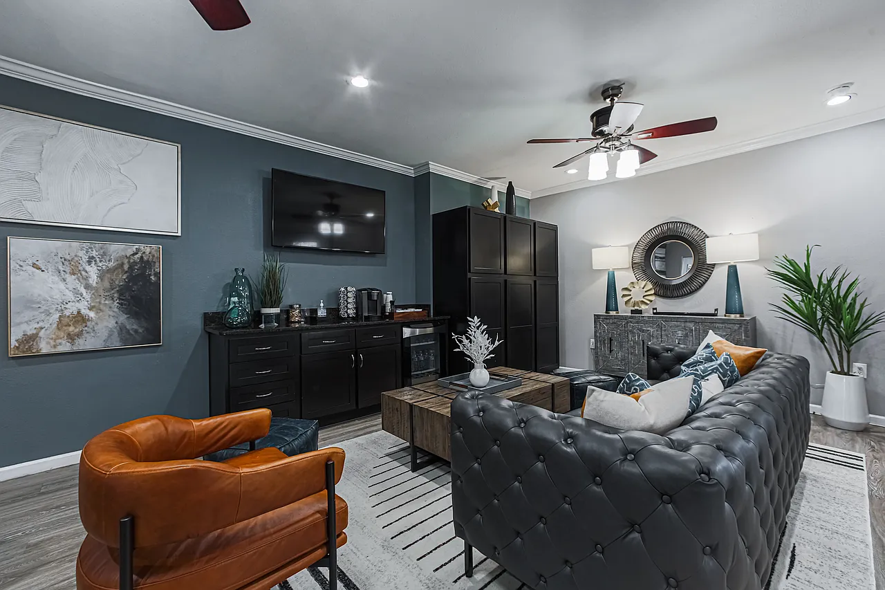 The Village at Bellaire Apartments — Photo 4