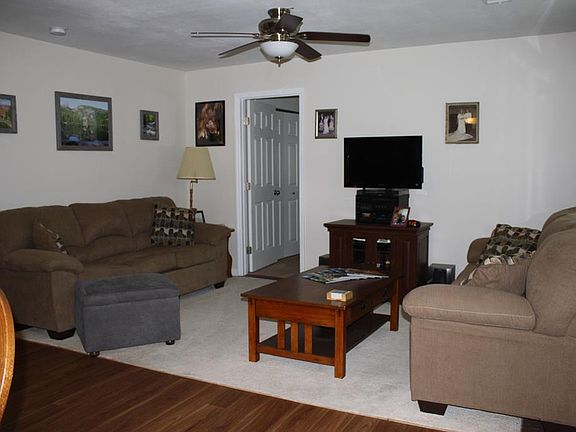 5th image of 21 Huckabee St