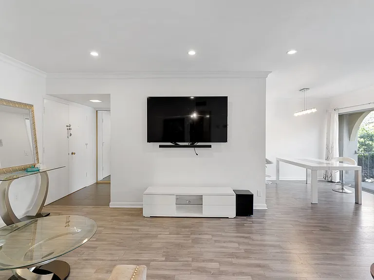 1410 S Bentley Ave #102 — Photo 3