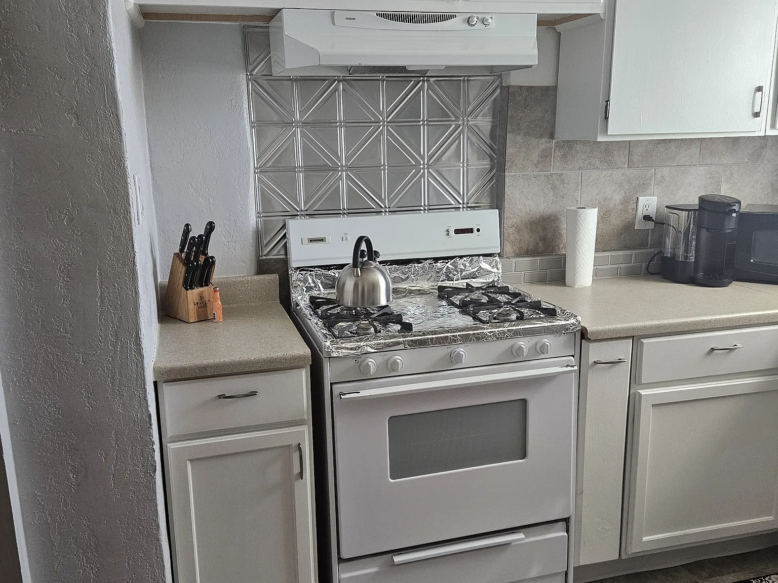 304 S Country Club Dr — Photo 3