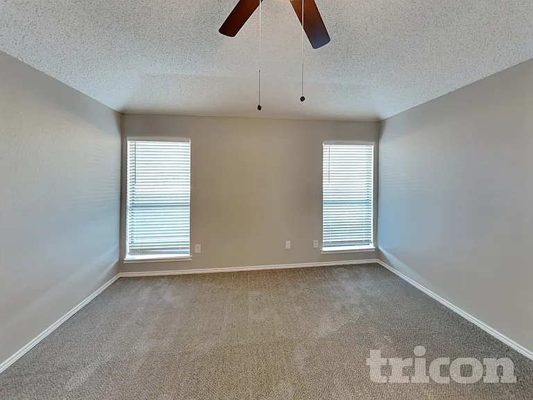 1130 Dandelion Dr — Photo 7