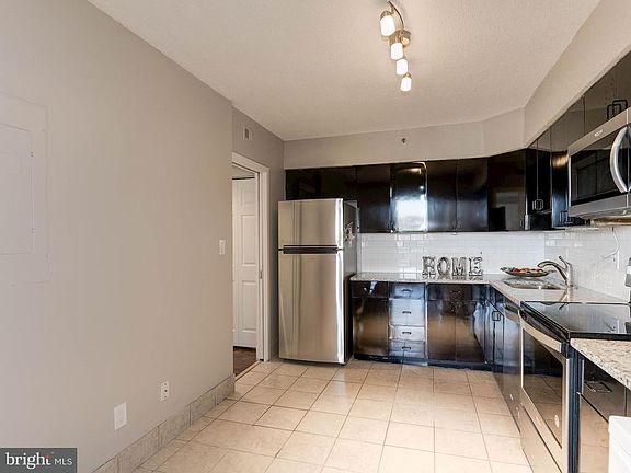 3rd image of 3713 S George Mason Dr APT 1016W
