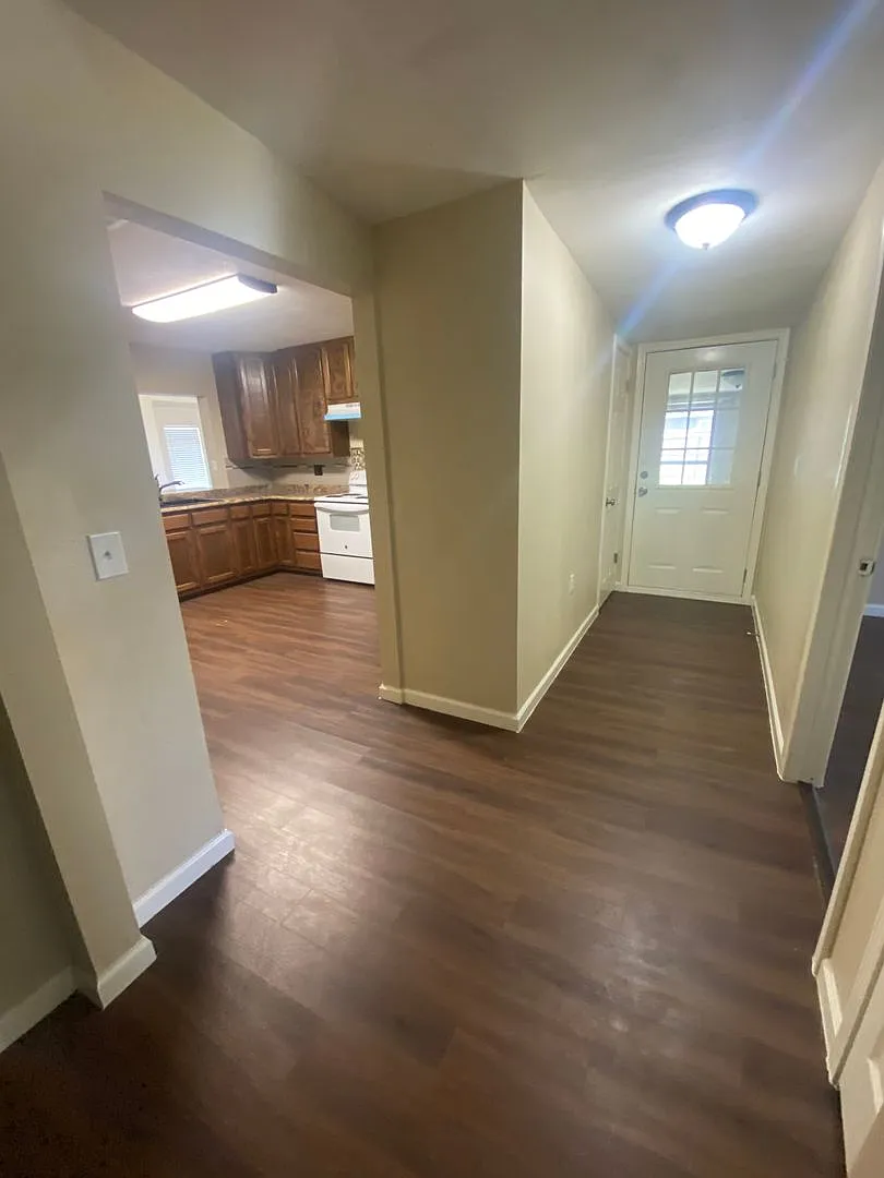 Spacious 4 Bed, 2 Bath Home — Photo 4