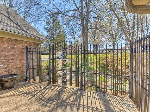 5th image of 7700 Autumn Creek Dr