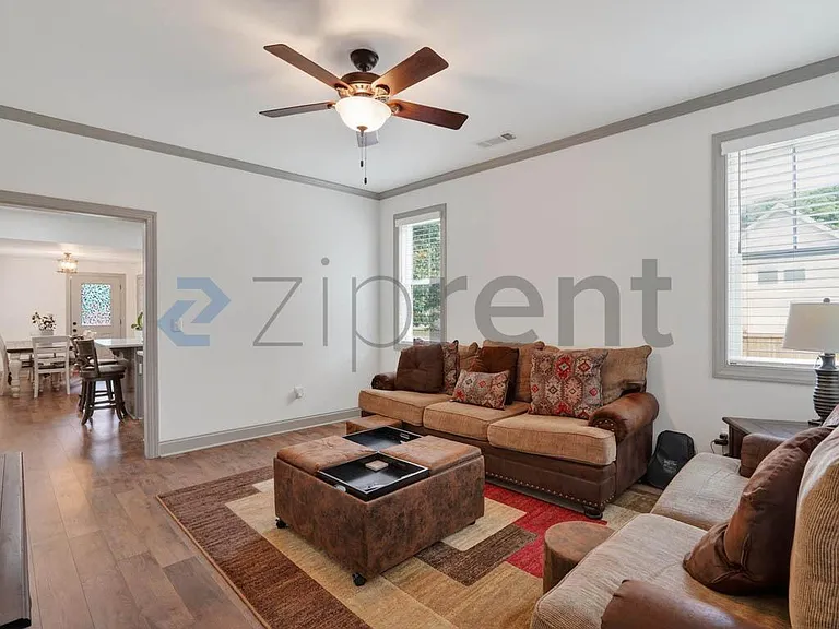 1934 Elizabeth St — Photo 5
