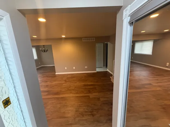 8551 Winchester Dr, Sterling Heights, MI 48313