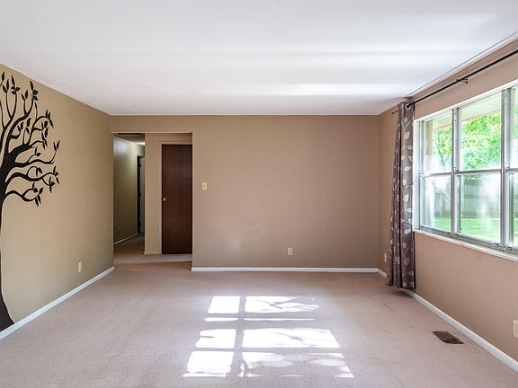 4th image of 1609 Mercer Ct