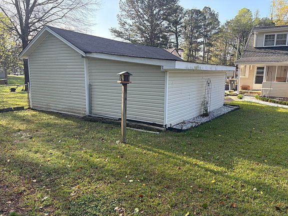 2nd image of 206 Park St
