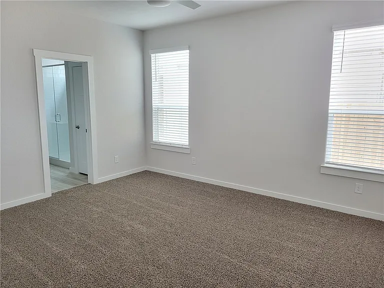 710 Granger Ln — Photo 6
