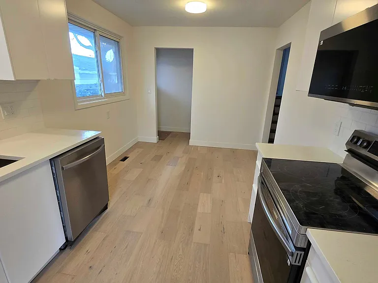 61 Vanier Dr #MAIN LEVEL — Photo 4