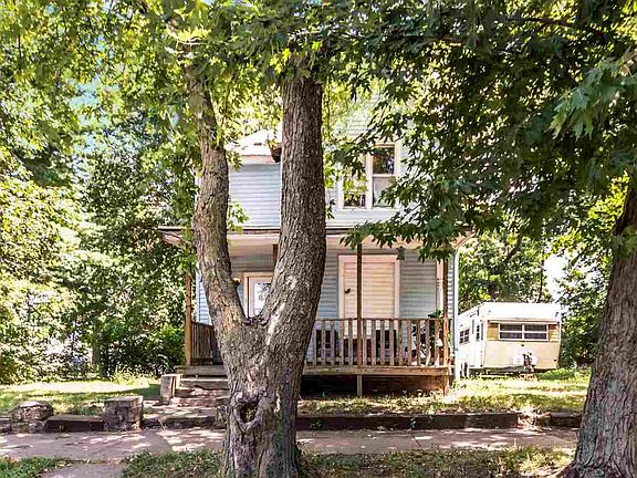 2nd image of 1316 S Faraday Ave