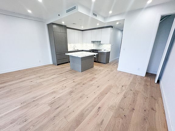 3rd image of 21-31 Shore Blvd #1EE