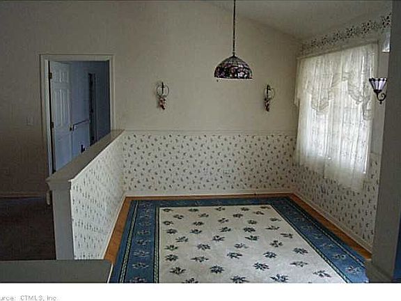 5th image of 25 Brimfield Way