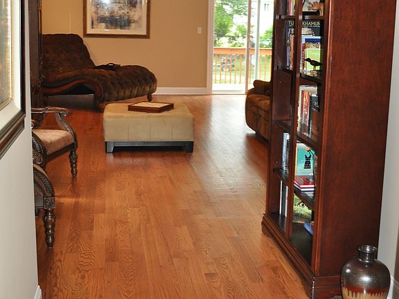 2nd image of 6 Poplar Pl