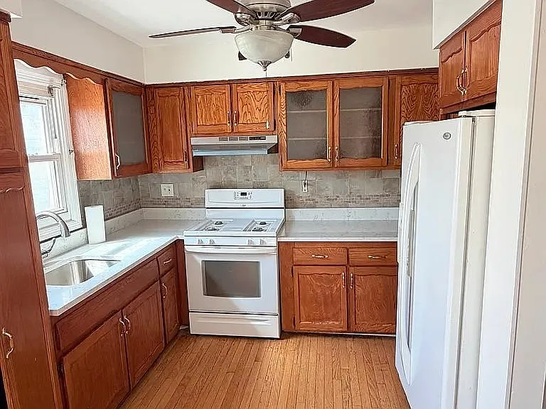 3 bed, 1.0 bath, $2,900 — Photo 4