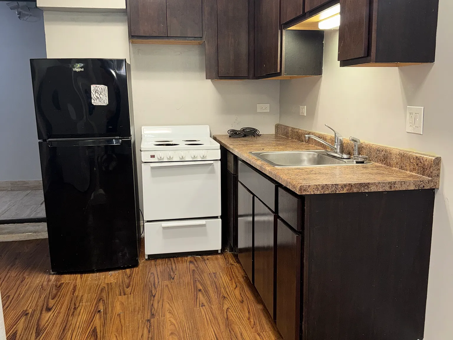 1 bed, $1,050 — Photo 2