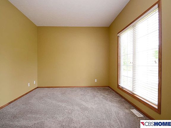 4th image of 306 N 199th St