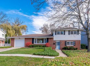 619 Rockland Ave, Lake Bluff, IL