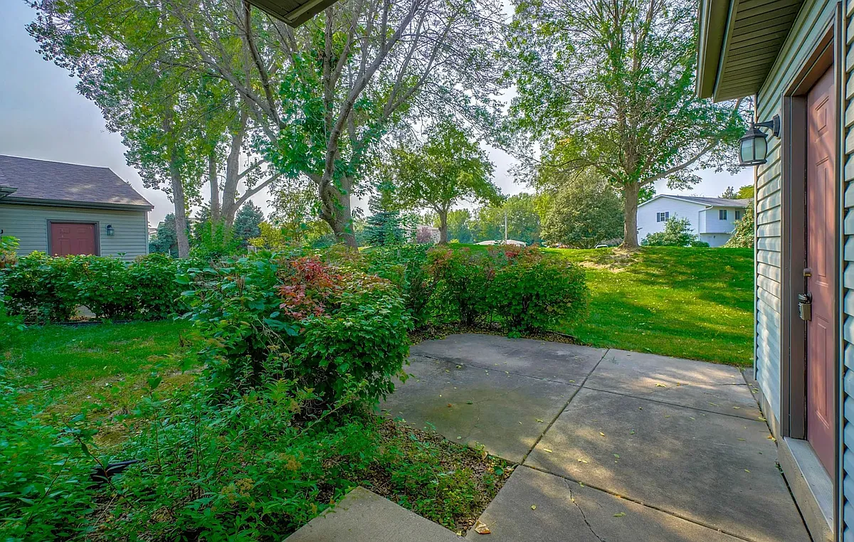 Building Photo - 1300 Carriage Dr #A