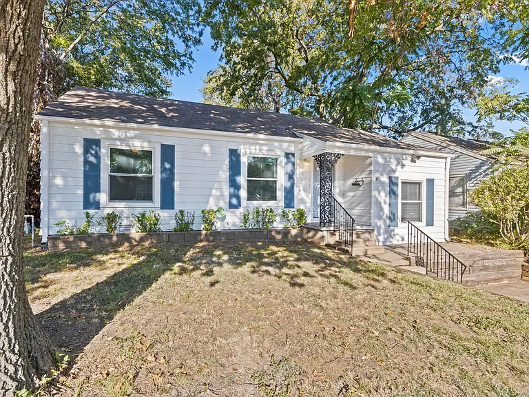 220 S Quebec Ave — Photo 2